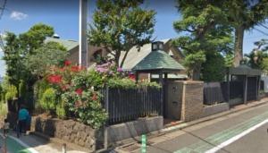 中村雅俊の自宅はどこ?成城の国分寺崖線上の一軒家!洋風の豪邸